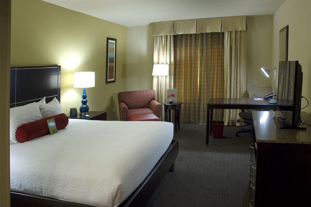 Hilton Garden Nw America Plaza Hotel 3*