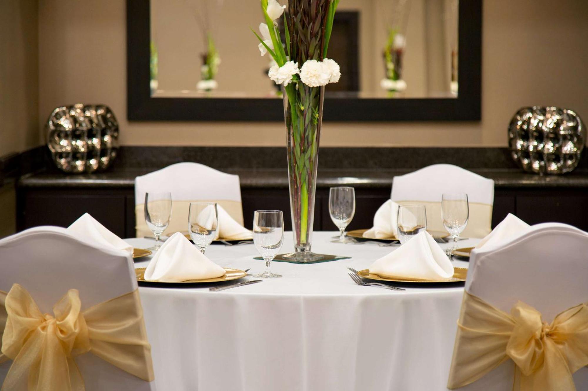Hilton Garden Nw America Plaza 3*