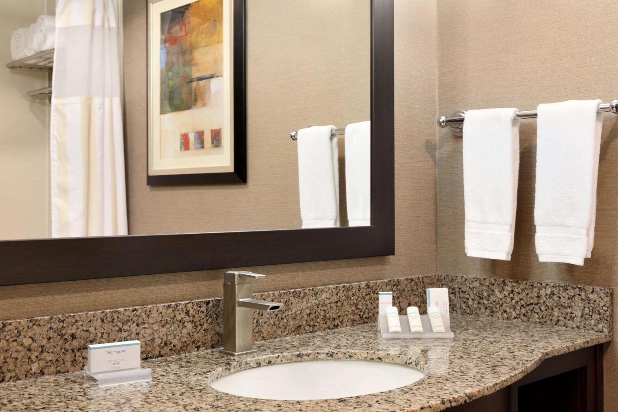 Hilton Garden Nw America Plaza Hotel