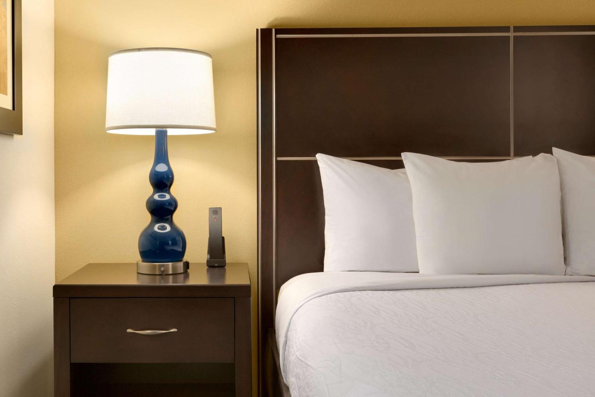 Hotel Hilton Garden Nw America Plaza 3*